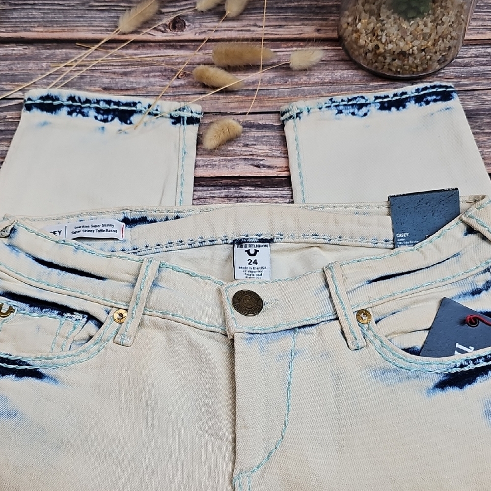 NWT TRUE RELIGION CASEY LOW-RISE SUPER SKINNY DOUBLE BLEACHED CAPRI JEANS